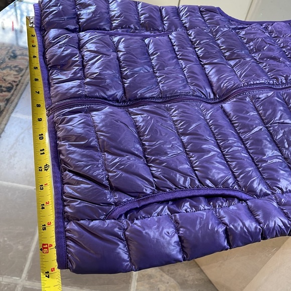 Uniqlo Down Puffer Vest - Picture 5 of 9